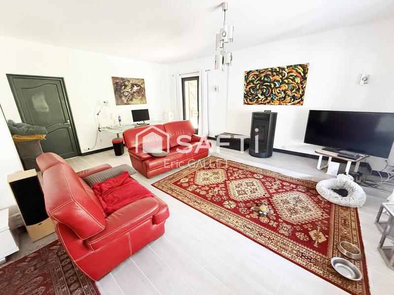 Maison - 241 m² - 9 pièces