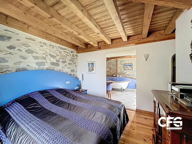 Maison - 228 m² - 7 pièces