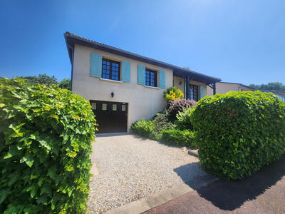 Maison - 90 m² - 5 pièces