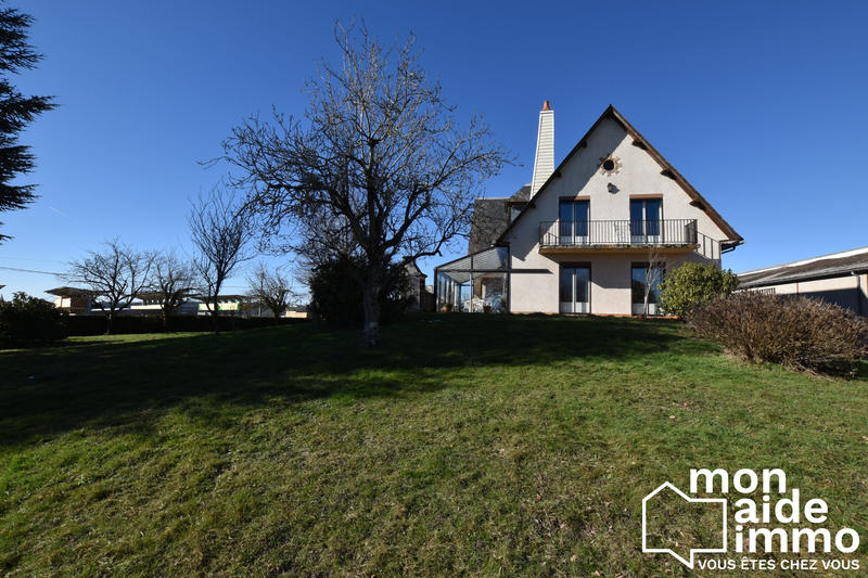 Maison traditionnelle - 240 m² - 9 pièces