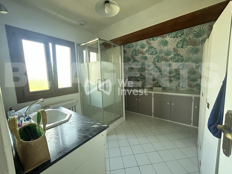 Maison - 228 m² - 10 pièces