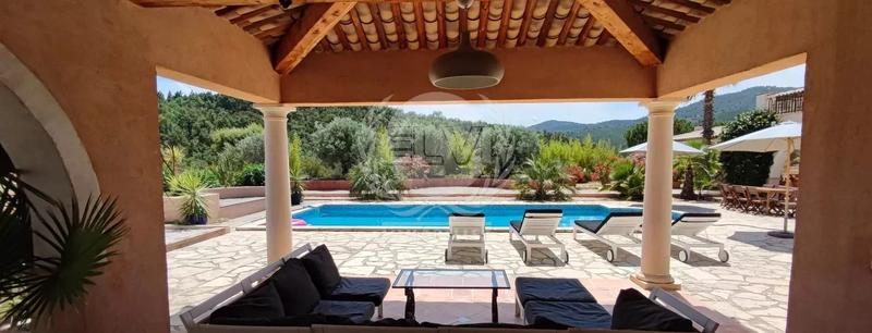 Maison - 290 m² - 8 pièces