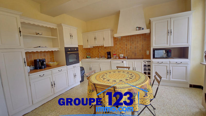 Maison - 382 m² - 10 pièces