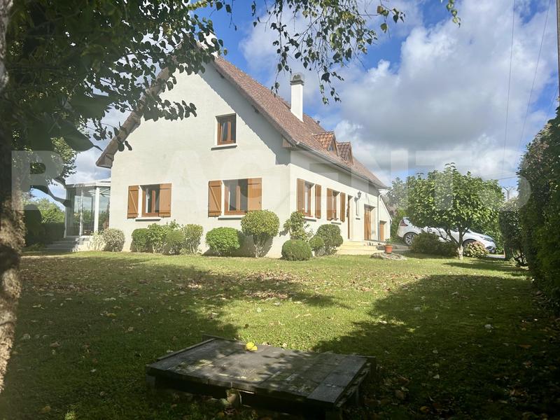 Maison - 228 m² - 10 pièces