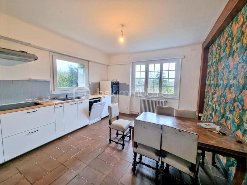 Maison - 270 m² - 9 pièces