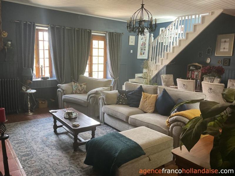 Maison - 280 m² - 12 pièces