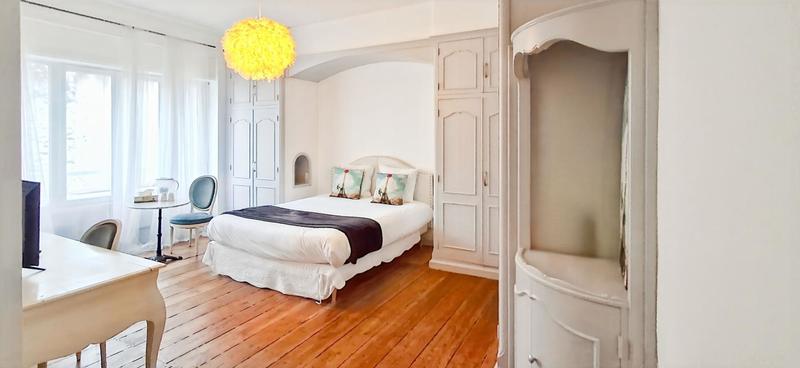 Maison - 335 m² - 8 pièces