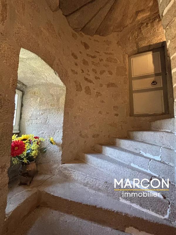 Maison - 212 m² - 8 pièces