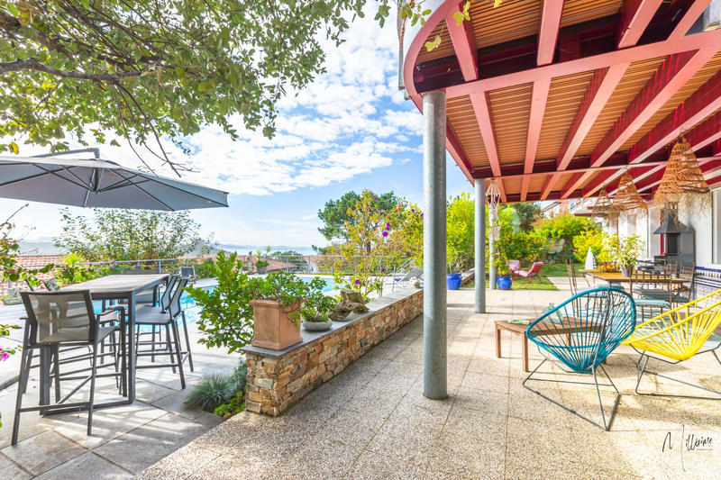 Maison - 207 m² - 8 pièces