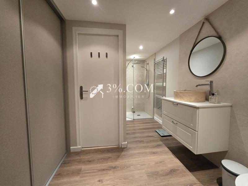 Loft - 158 m² - 4 pièces