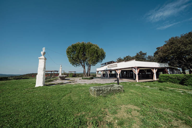 Mas - 1 650 m² - 40 pièces