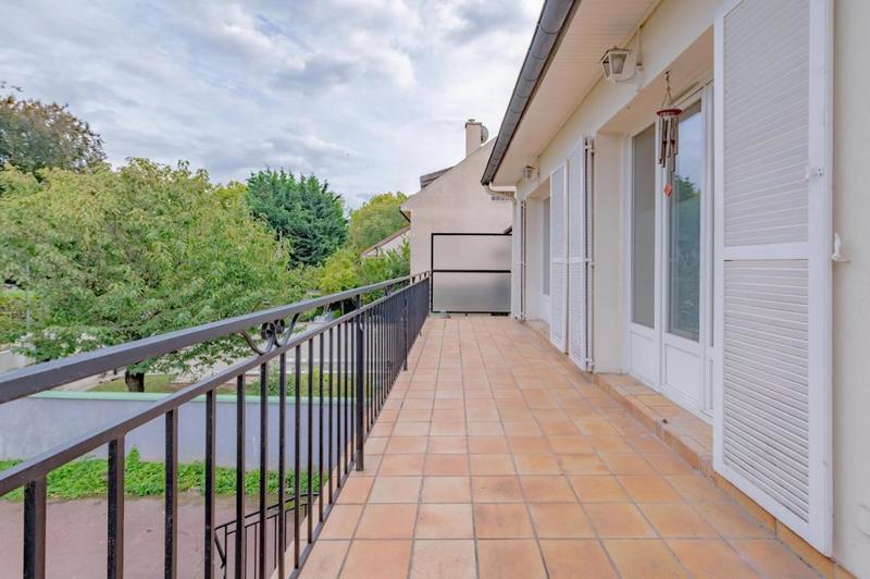 Maison - 280 m² - 10 pièces