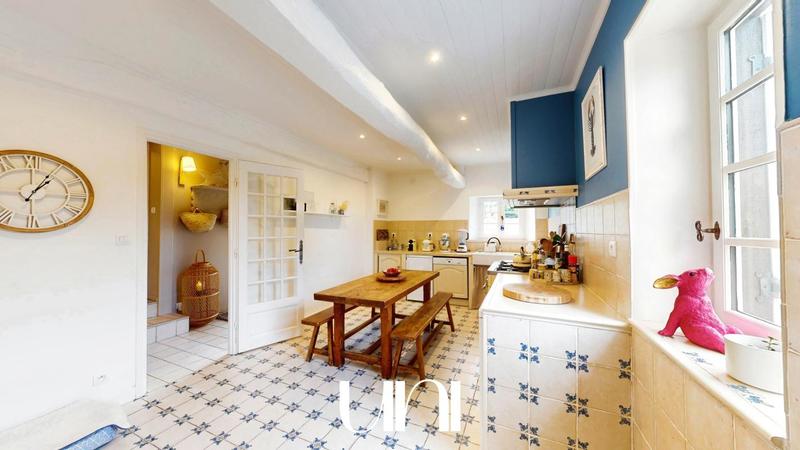 Maison - 230 m² - 9 pièces