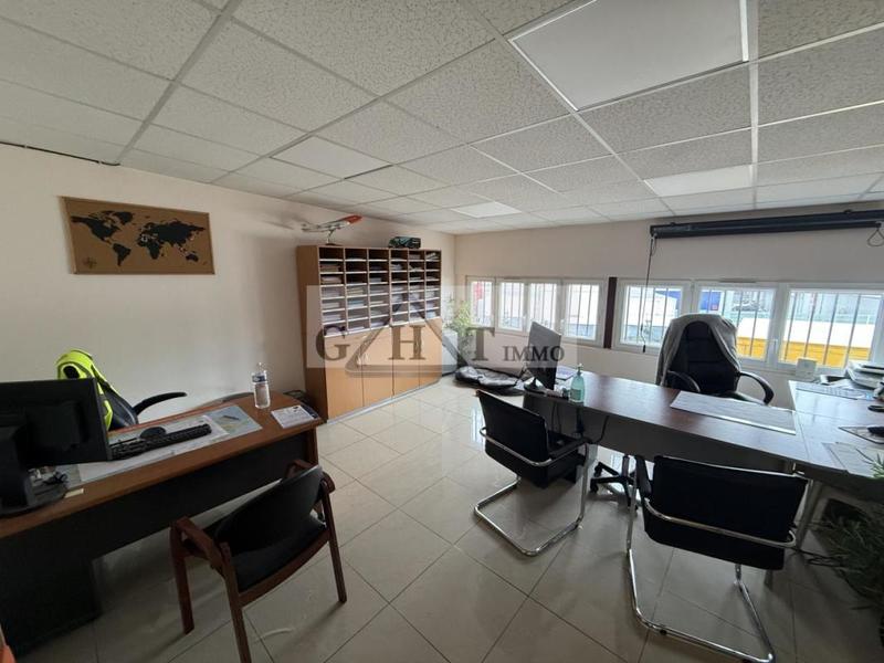 Entrepôt - 1 060 m²