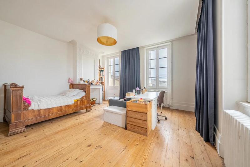 Maison de maîtres - 220 m² - 7 pièces