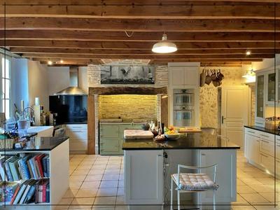 Maison - 480 m² - 10 pièces