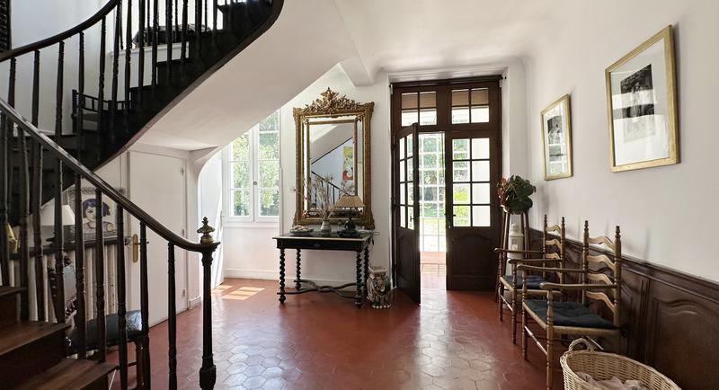 Maison de maîtres - 390 m² - 13 pièces