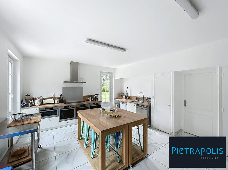 Maison - 380 m² - 12 pièces