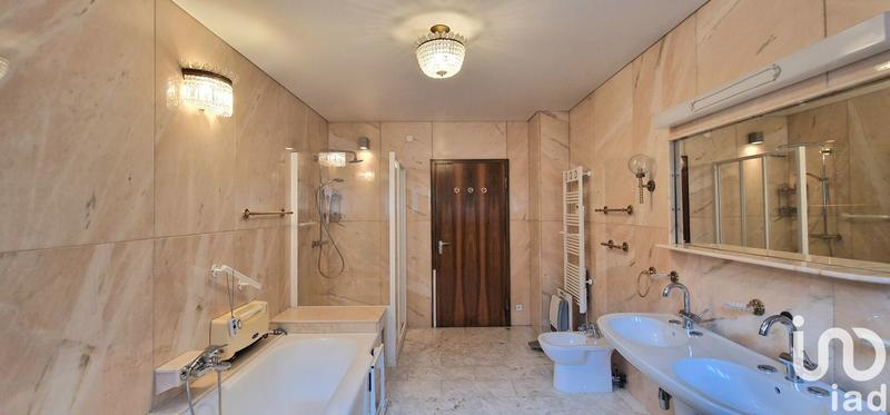 Maison - 334 m² - 10 pièces