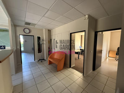 Bureau - 220 m² - 9 pièces