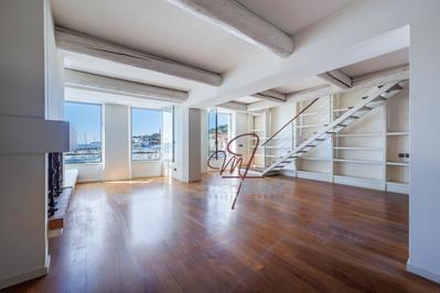 Penthouse - 218 m² - 5 pièces