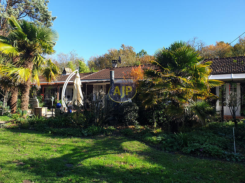 Maison - 204 m² - 6 pièces