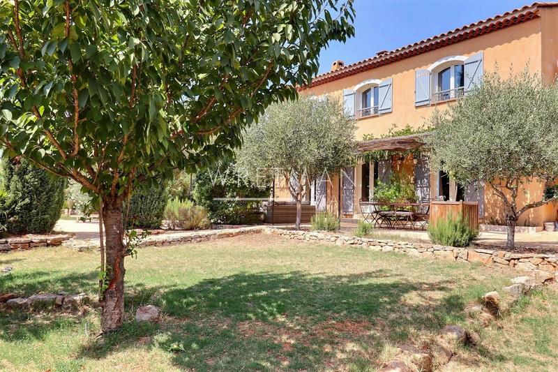 Villa - 232 m² - 9 pièces