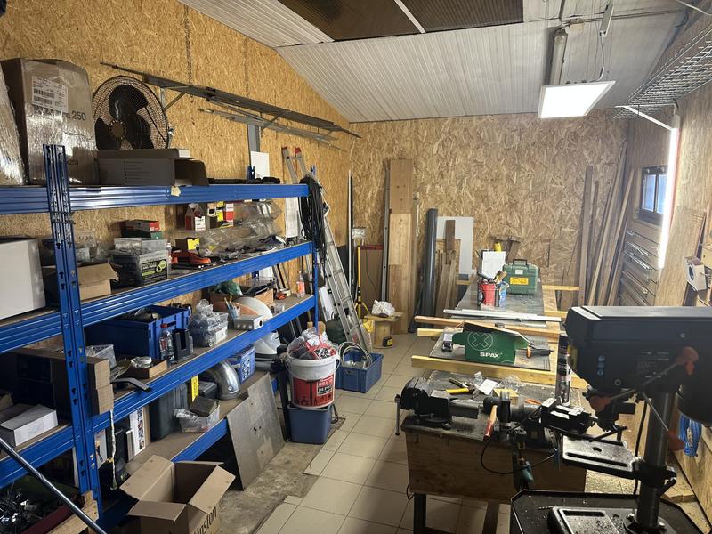 Local d'activités - 164 m²