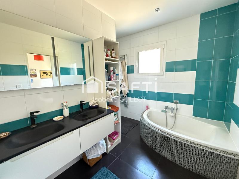 Maison - 240 m² - 7 pièces