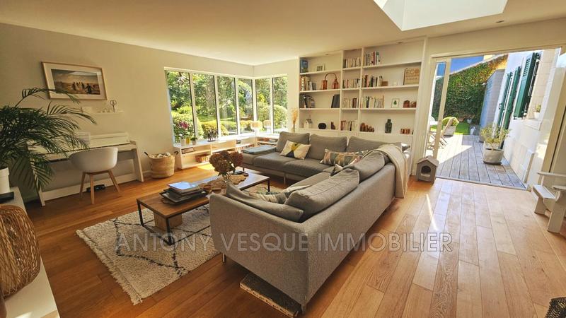 Maison - 198 m² - 10 pièces