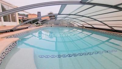 Villa - 240 m² - 8 pièces