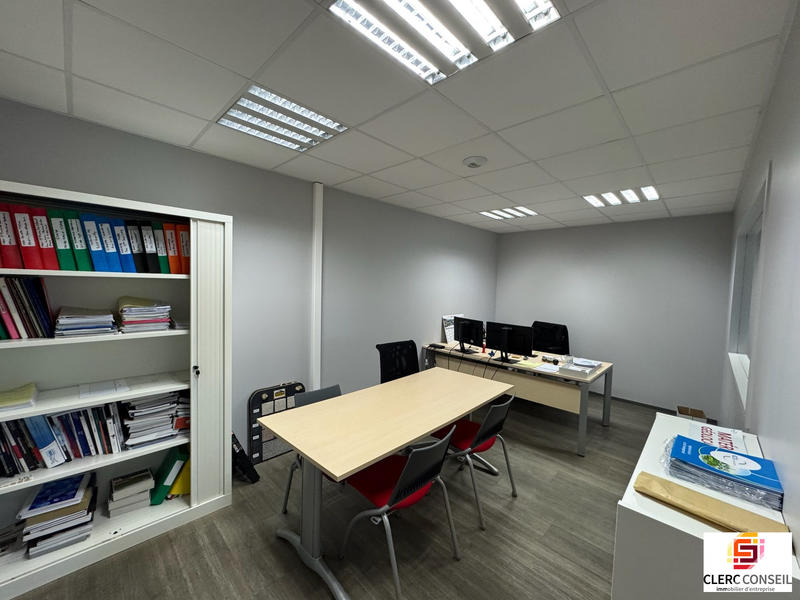 Local d'activités - 357 m²