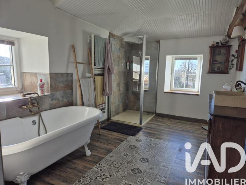 Maison - 219 m² - 8 pièces