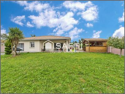 Maison - 99 m² - 5 pièces