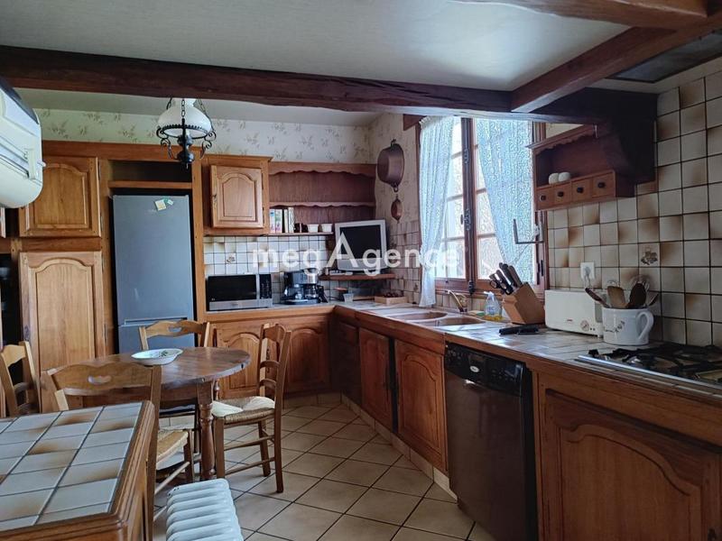 Maison - 230 m² - 8 pièces