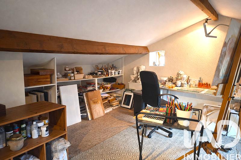 Maison - 181 m² - 11 pièces