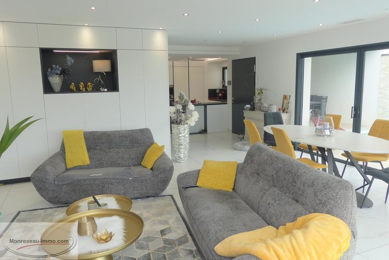 Demeure - 235 m² - 8 pièces