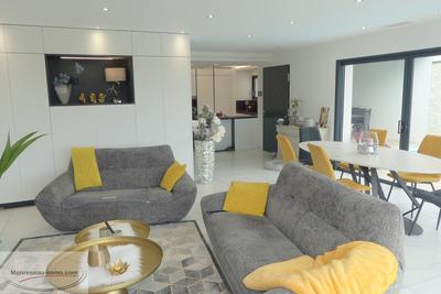 Demeure - 235 m² - 8 pièces