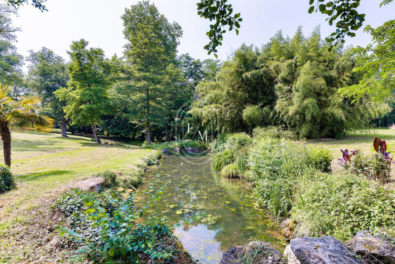 Château - 448 m² - 13 pièces