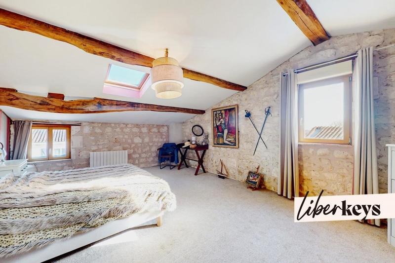 Corps de ferme - 201 m² - 6 pièces