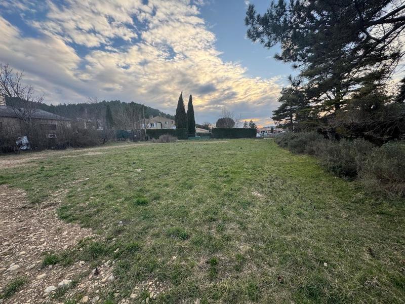 Terrain constructible - 829 m²