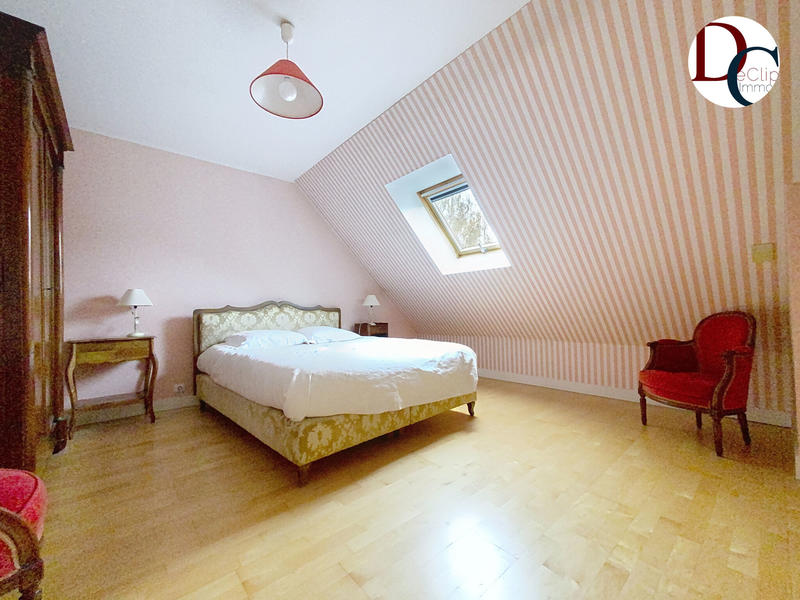 Maison - 242 m² - 8 pièces