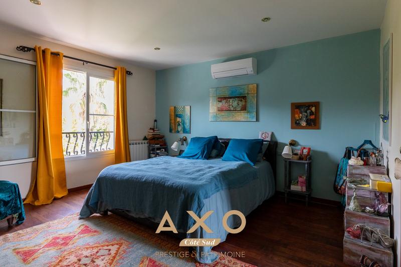 Propriété - 164 m² - 6 pièces