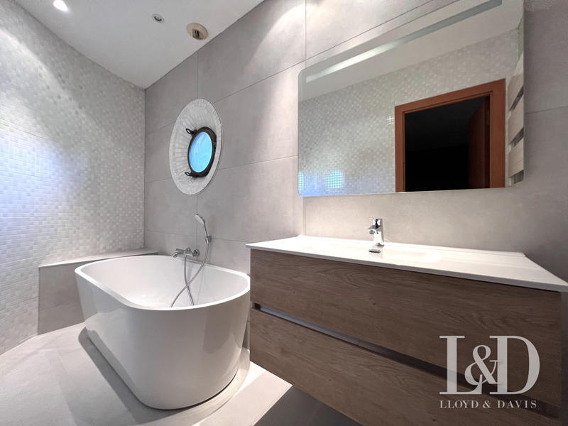 Villa - 240 m² - 7 pièces