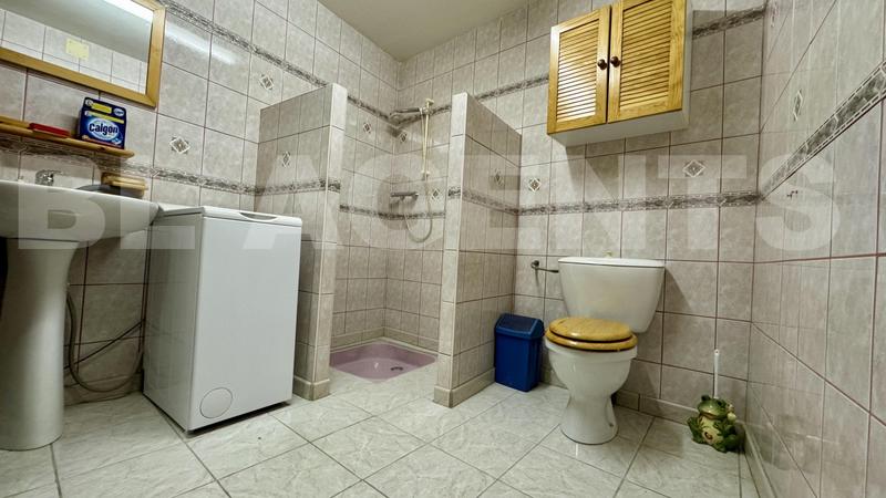 Maison - 231 m² - 7 pièces