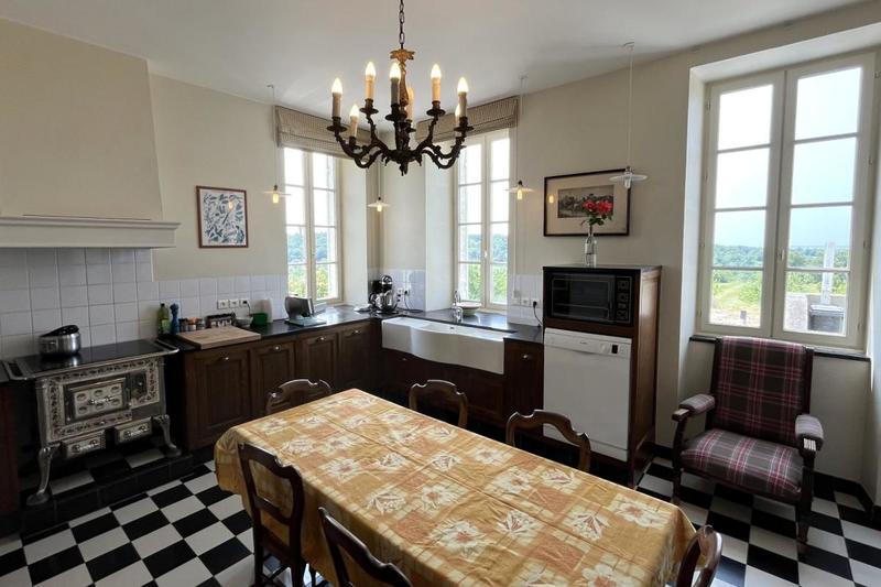 Maison - 250 m² - 6 pièces