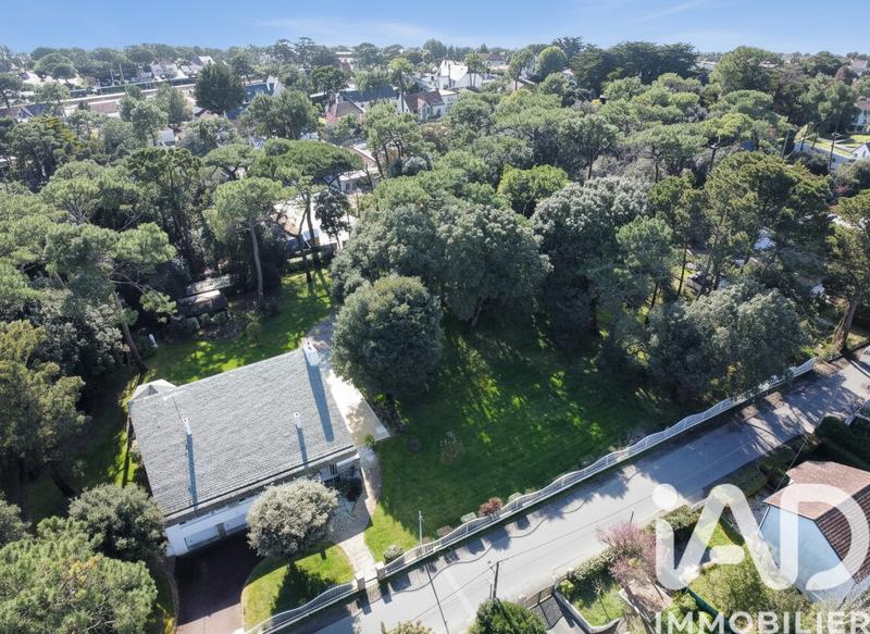 Maison - 240 m² - 8 pièces