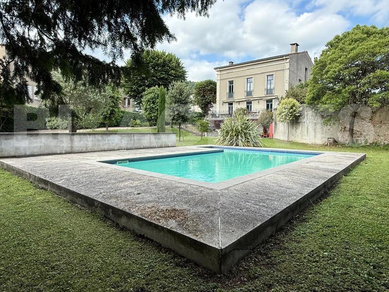 Demeure - 390 m² - 5 pièces