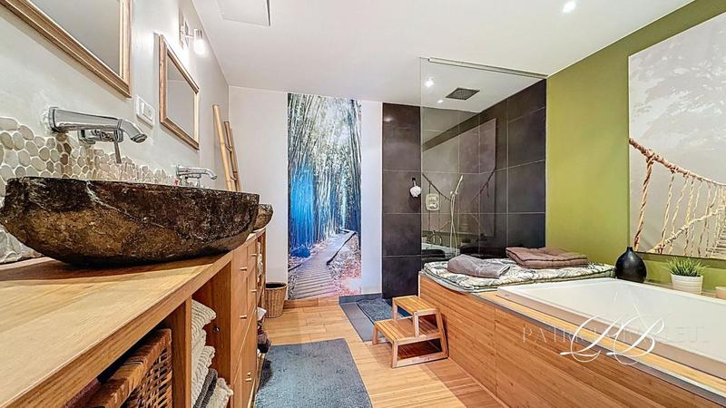 Villa - 630 m² - 26 pièces