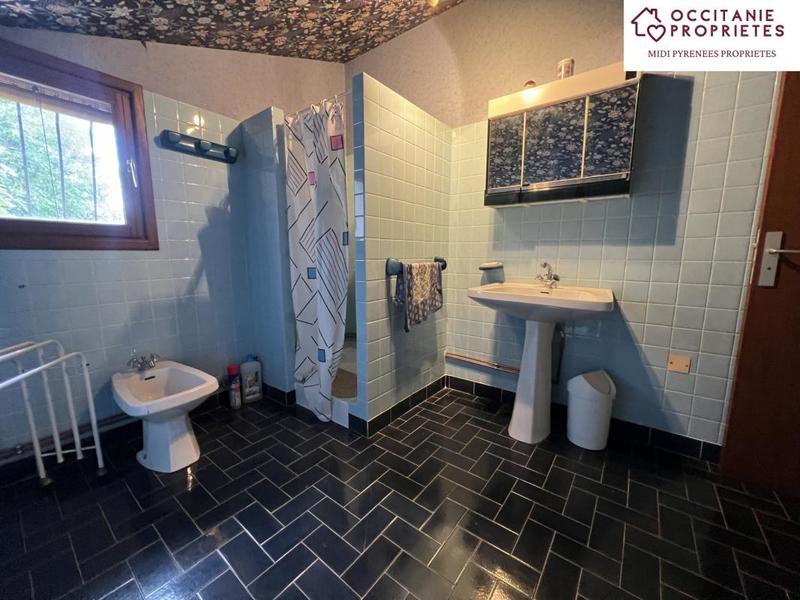 Maison - 221 m² - 8 pièces